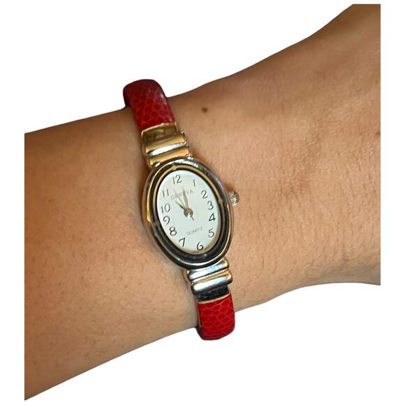 Vintage-Inspired Red Leather Strap Women's Watch - Picture 11 of 12